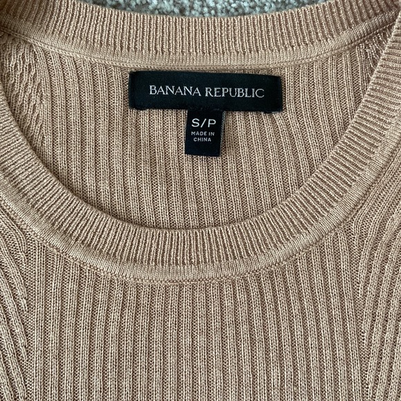 Banana Republic tan sweater - Picture 2 of 4